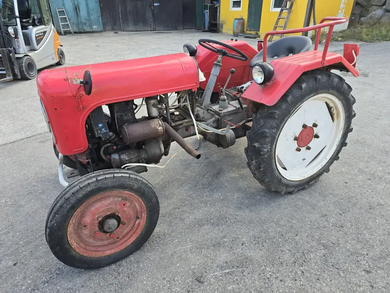 ÖVG Versteigerungen - Baumaschinen + Oldtimer - Traktor Lindner Junior