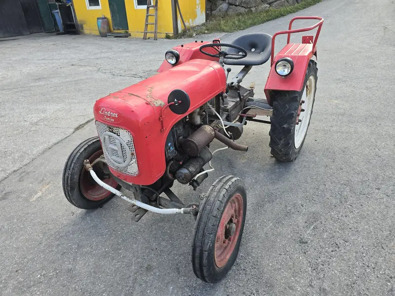 ÖVG Versteigerungen - Baumaschinen + Oldtimer - Traktor Lindner Junior