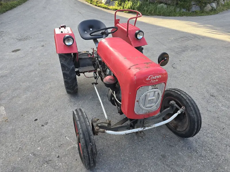 10 Oh 059 ÖVG Versteigerungen - Baumaschinen + Oldtimer - Traktor Lindner Junior