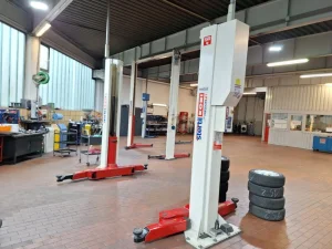 Fitnessstudio Betriebsauflösung - großes Studio - Cardio / Kraft / Spinning und allerhand Zubehör