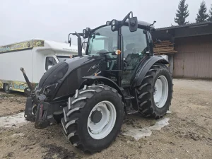 Baumaschinen + Zubehör + Traktoren