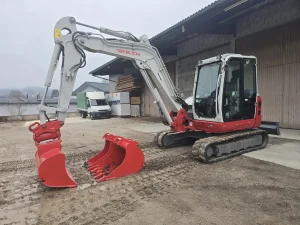 Baumaschinen + Zubehör + Traktoren