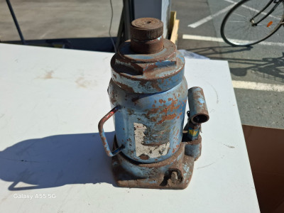 Art. 185396