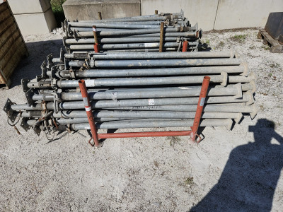 Art. 328740