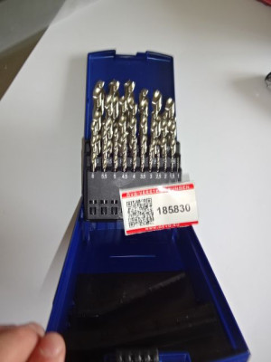 Art. 185830